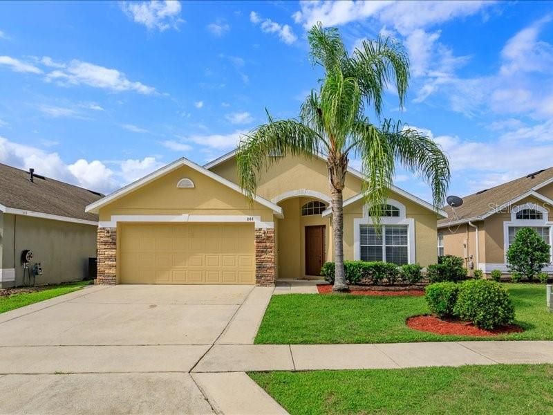 For Rent: $2,390 (3 beds, 2 baths, 1875 Square Feet)