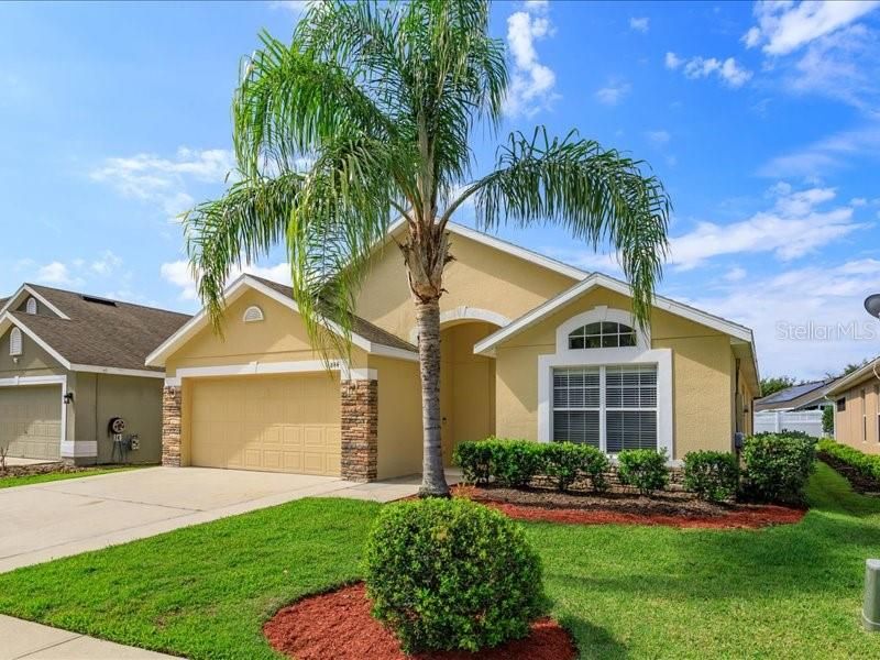 For Rent: $2,390 (3 beds, 2 baths, 1875 Square Feet)