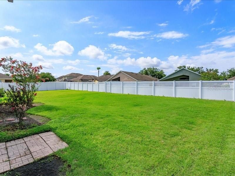 For Rent: $2,390 (3 beds, 2 baths, 1875 Square Feet)