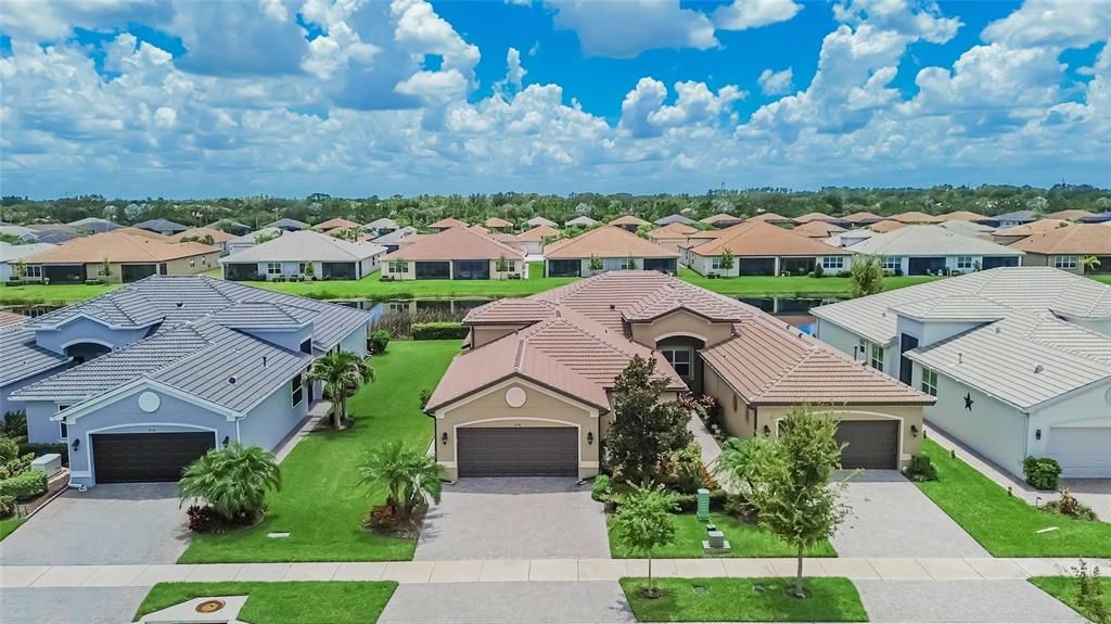 На продажу: $399,900 (2 спален, 2 ванн, 2040 Квадратных фут)