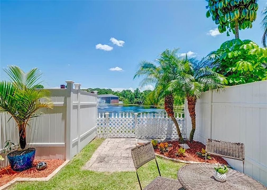 For Sale: $190,000 (2 beds, 1 baths, 928 Square Feet)