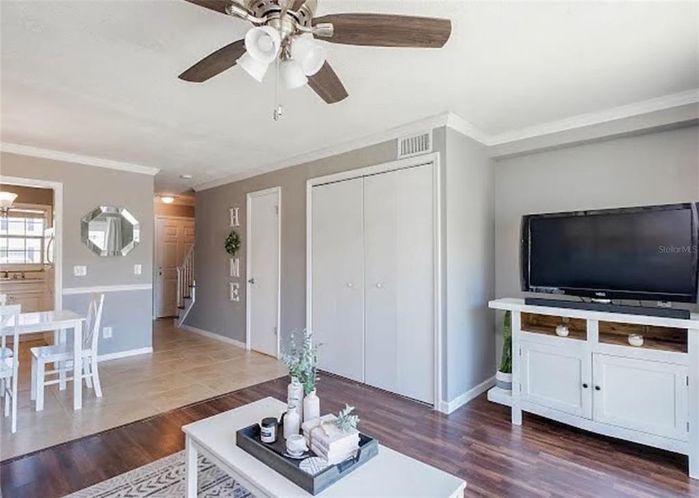 For Sale: $190,000 (2 beds, 1 baths, 928 Square Feet)