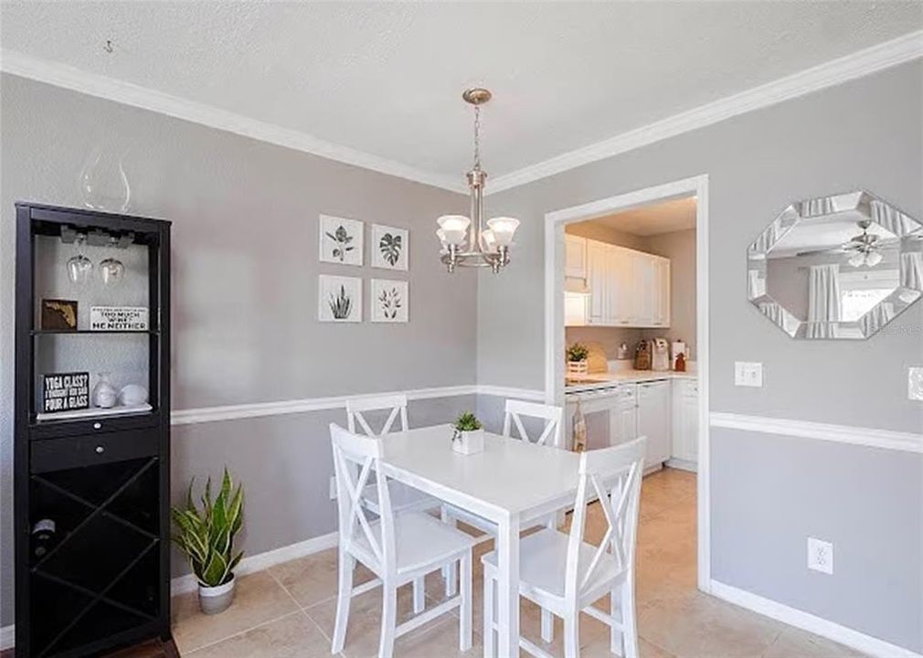 For Sale: $190,000 (2 beds, 1 baths, 928 Square Feet)