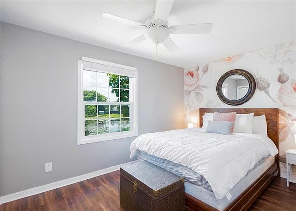 For Sale: $190,000 (2 beds, 1 baths, 928 Square Feet)