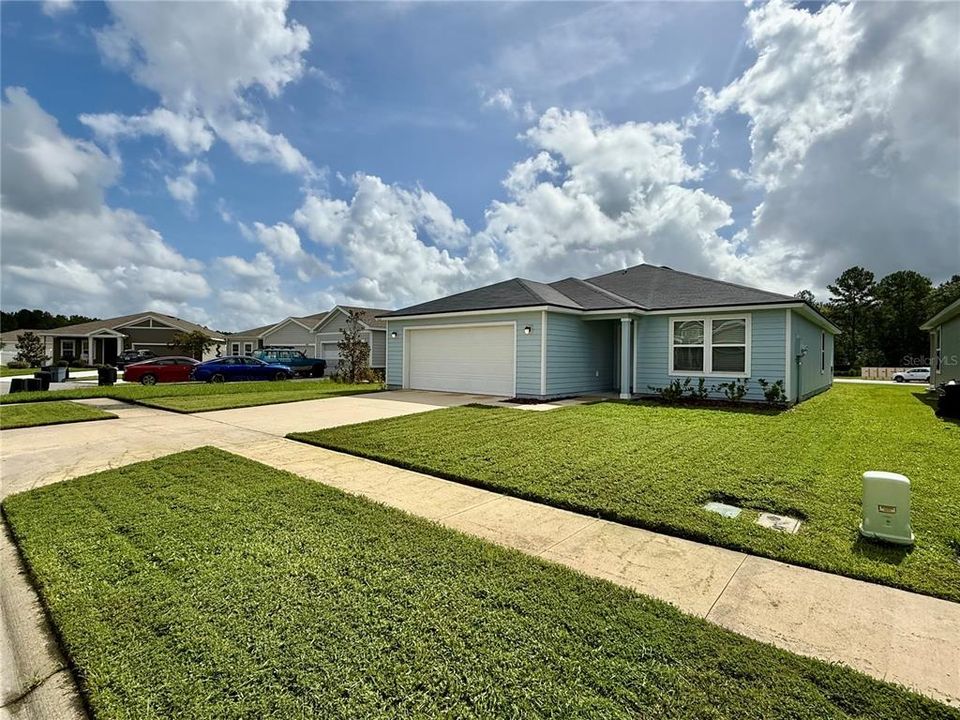For Sale: $299,900 (4 beds, 2 baths, 1515 Square Feet)