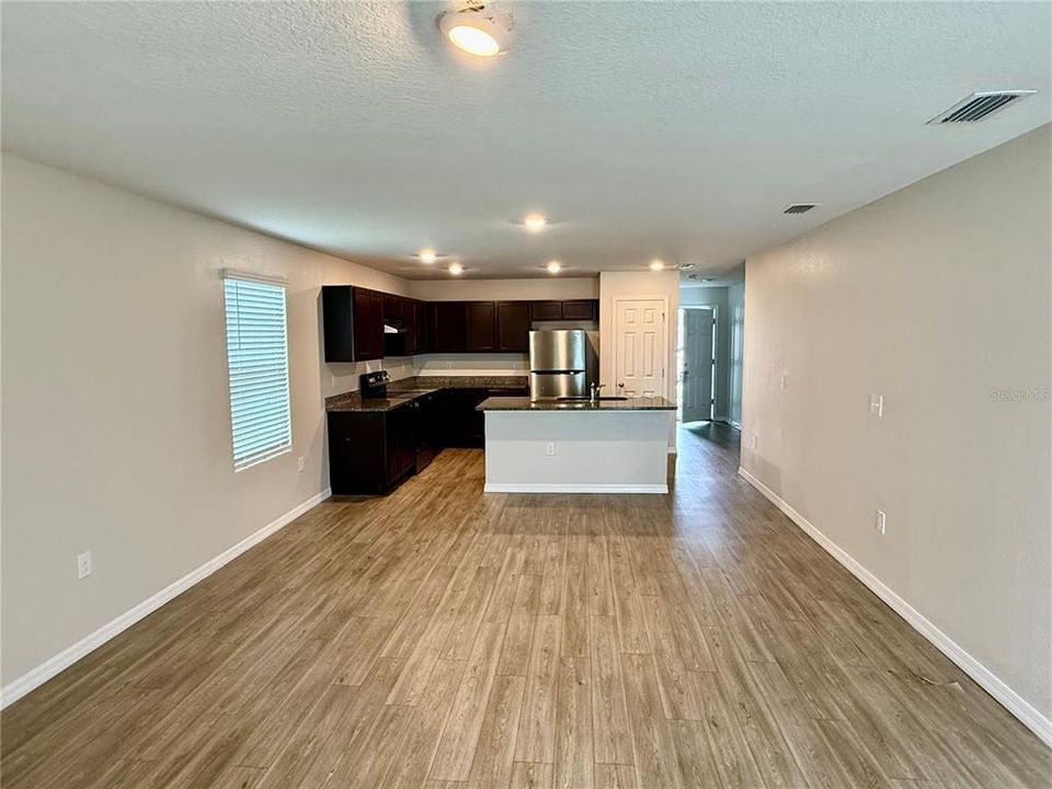 For Sale: $299,900 (4 beds, 2 baths, 1515 Square Feet)