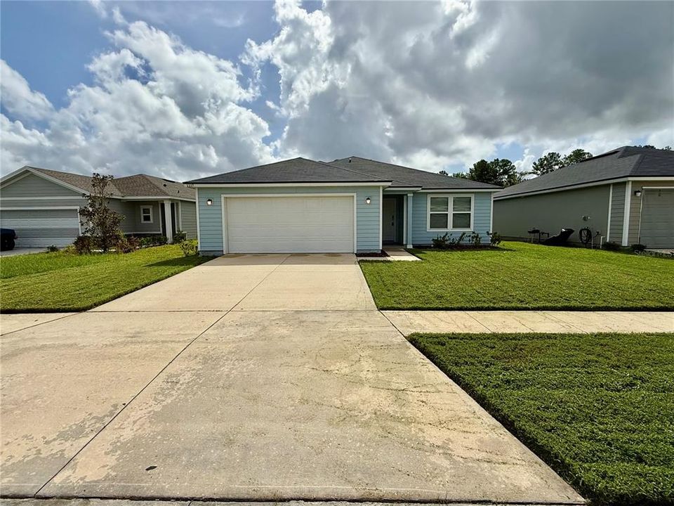 For Sale: $299,900 (4 beds, 2 baths, 1515 Square Feet)