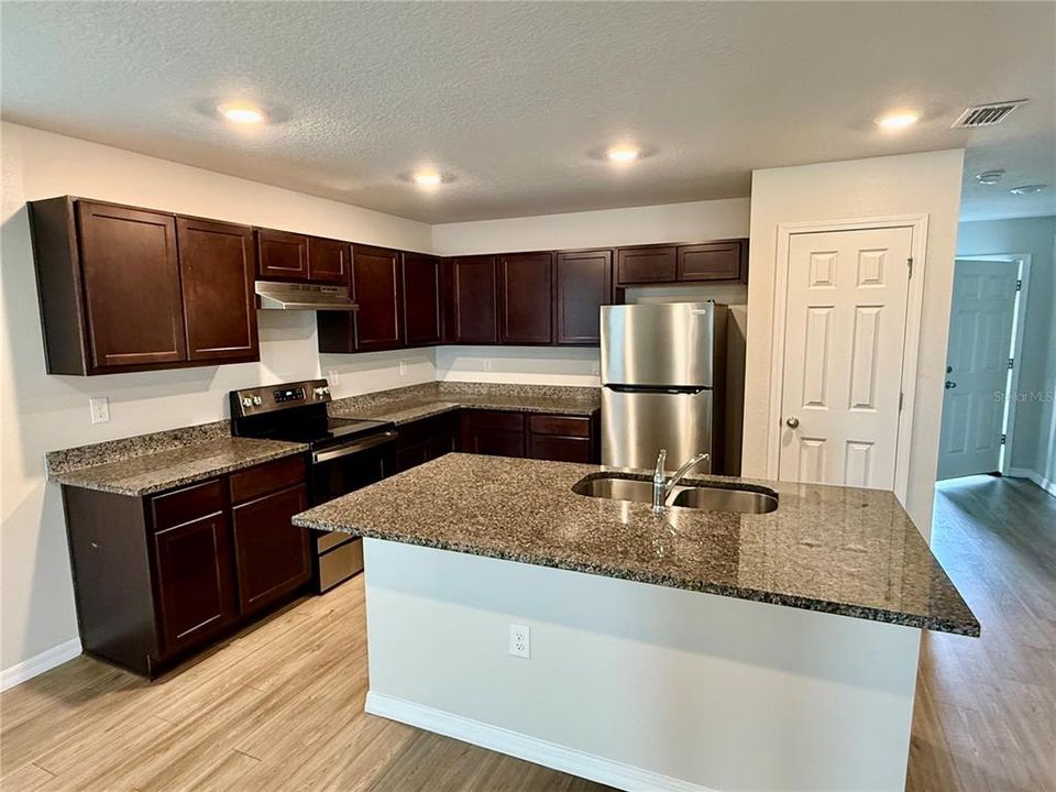 For Sale: $299,900 (4 beds, 2 baths, 1515 Square Feet)