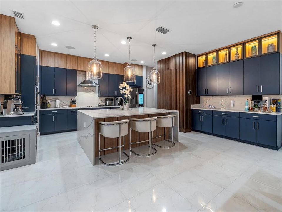 На продажу: $1,599,000 (5 спален, 5 ванн, 4235 Квадратных фут)