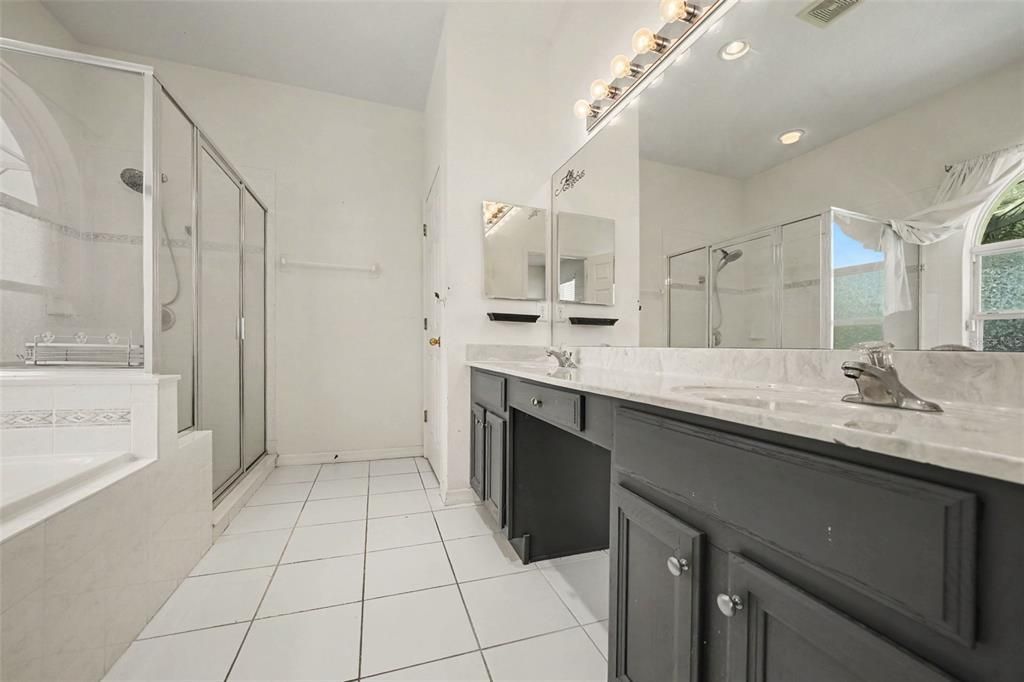 For Sale: $399,000 (3 beds, 2 baths, 1992 Square Feet)