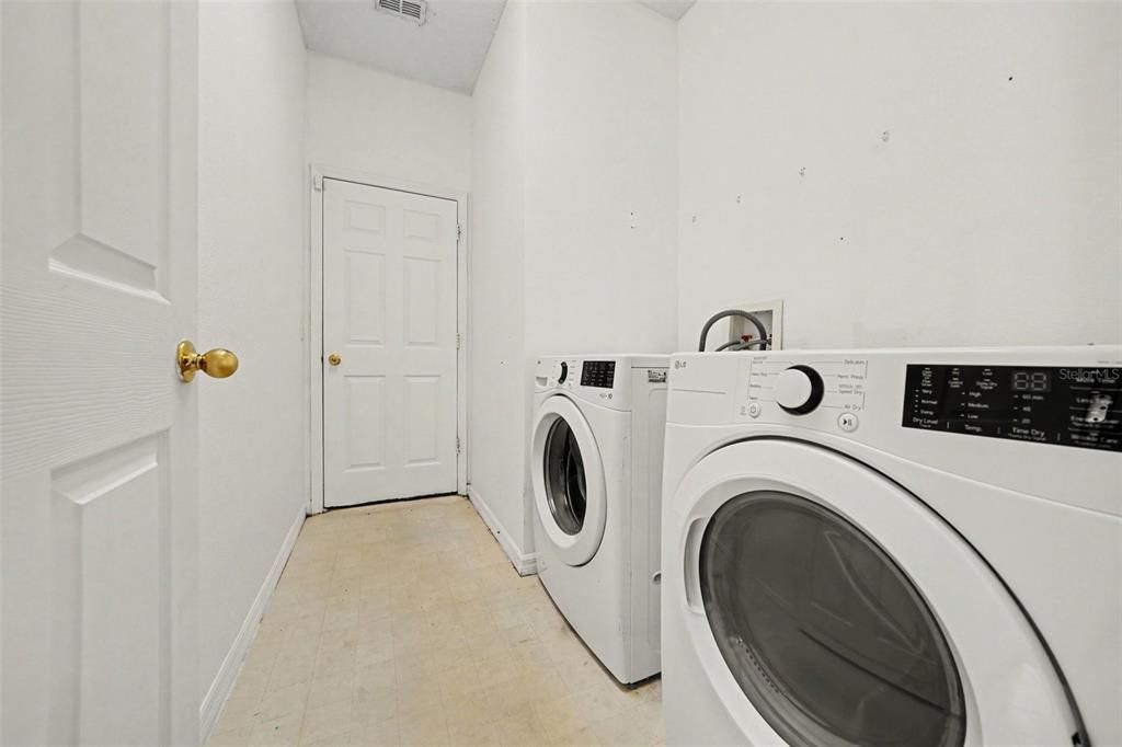 For Sale: $399,000 (3 beds, 2 baths, 1992 Square Feet)