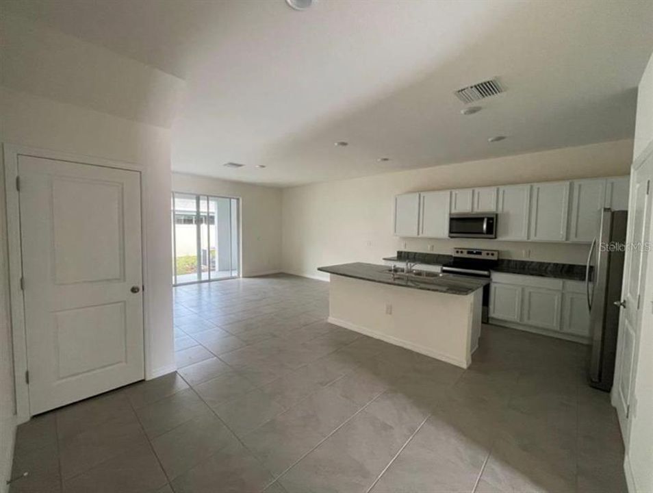 For Sale: $278,900 (3 beds, 2 baths, 1673 Square Feet)