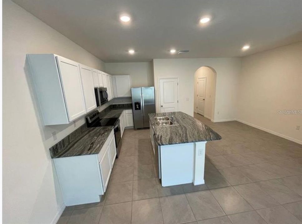 For Sale: $278,900 (3 beds, 2 baths, 1673 Square Feet)