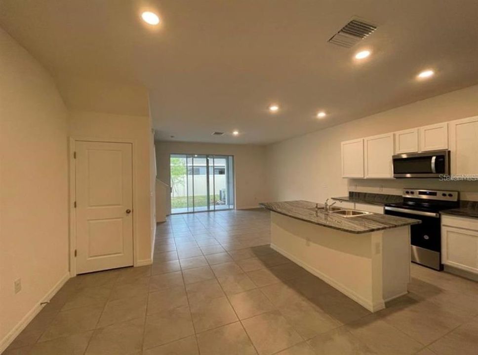 For Sale: $278,900 (3 beds, 2 baths, 1673 Square Feet)