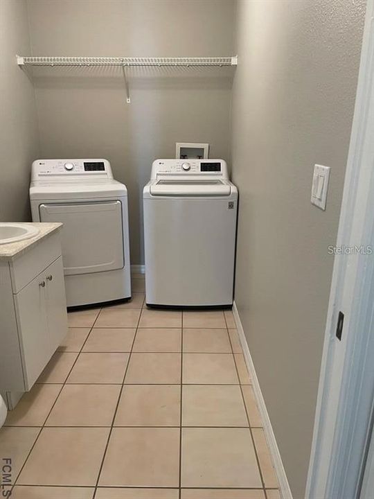 For Rent: $2,200 (4 beds, 2 baths, 1724 Square Feet)