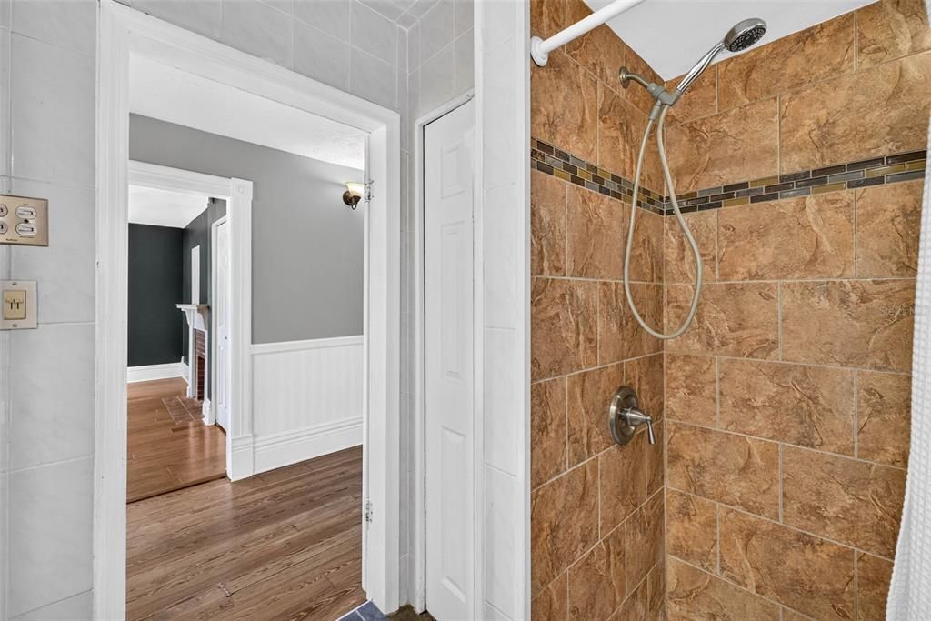 En Venta: $425,000 (3 camas, 2 baños, 1974 Pies cuadrados)