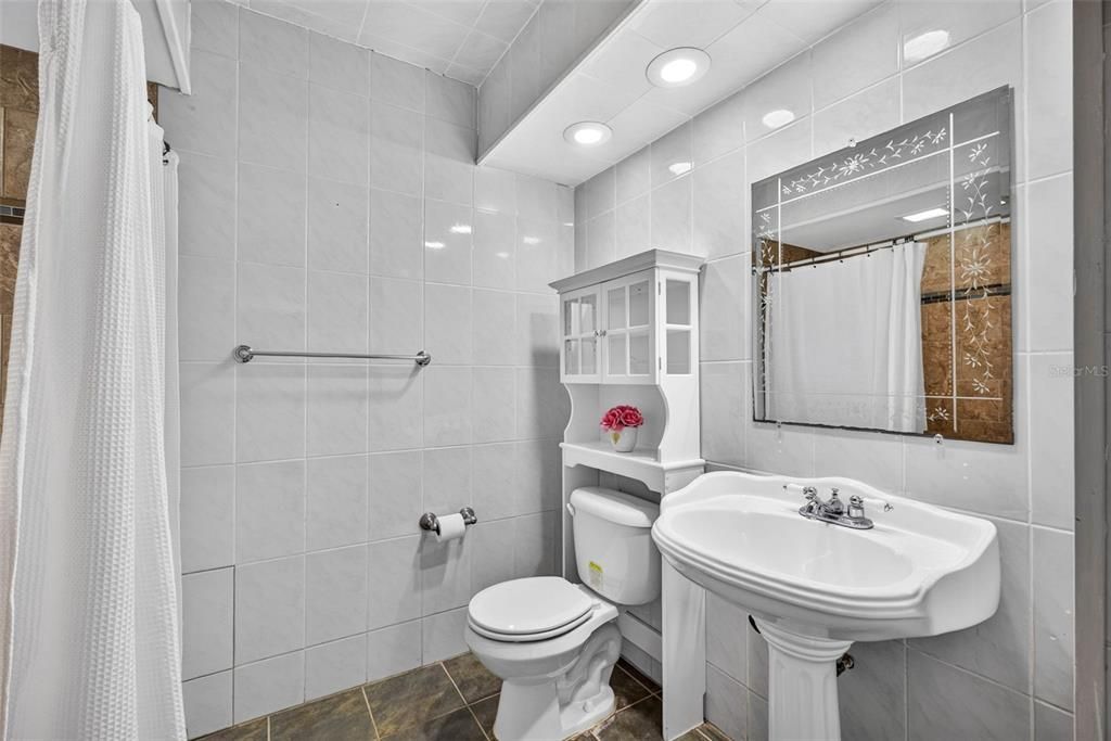 En Venta: $425,000 (3 camas, 2 baños, 1974 Pies cuadrados)