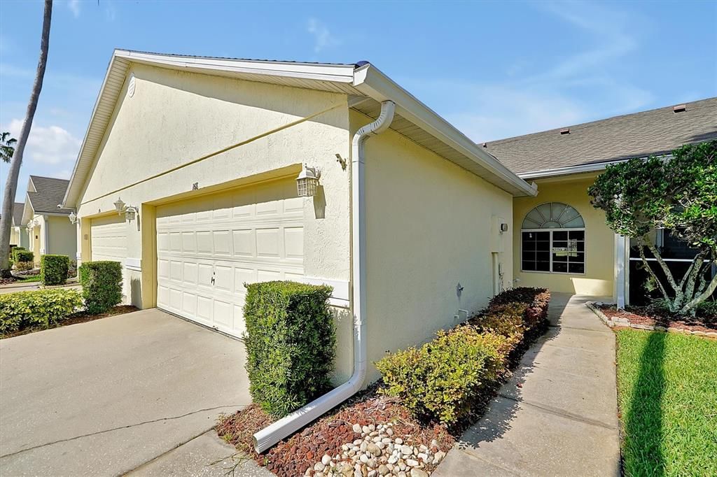 For Rent: $2,400 (2 beds, 2 baths, 1417 Square Feet)