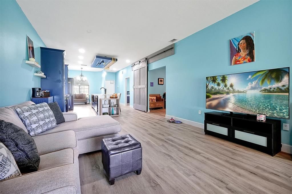 For Rent: $2,400 (2 beds, 2 baths, 1417 Square Feet)