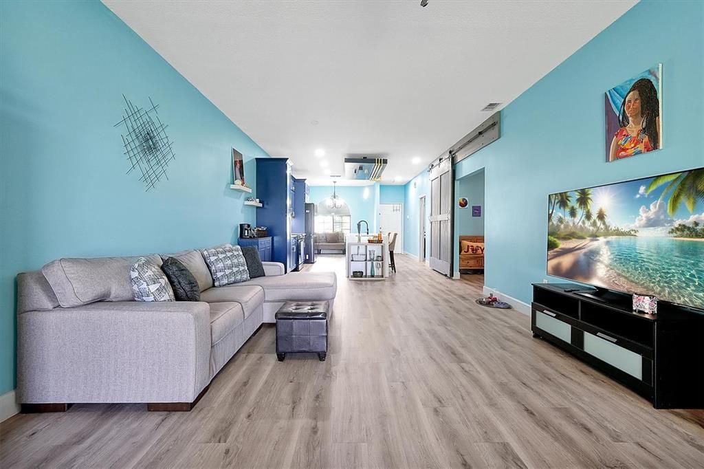 For Rent: $2,400 (2 beds, 2 baths, 1417 Square Feet)