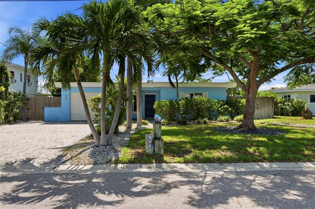 На продажу: $929,000 (3 спален, 2 ванн, 1826 Квадратных фут)