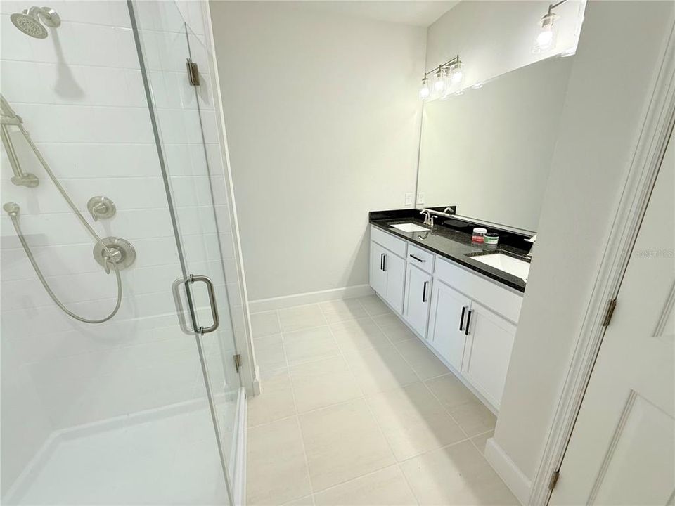 For Rent: $2,700 (4 beds, 3 baths, 2498 Square Feet)