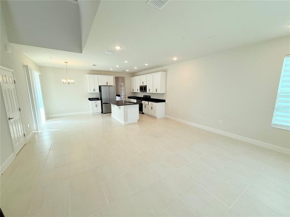 For Rent: $2,700 (4 beds, 3 baths, 2498 Square Feet)
