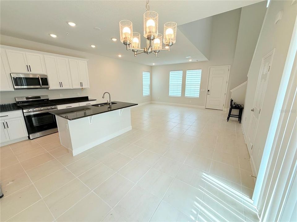 For Rent: $2,700 (4 beds, 3 baths, 2498 Square Feet)
