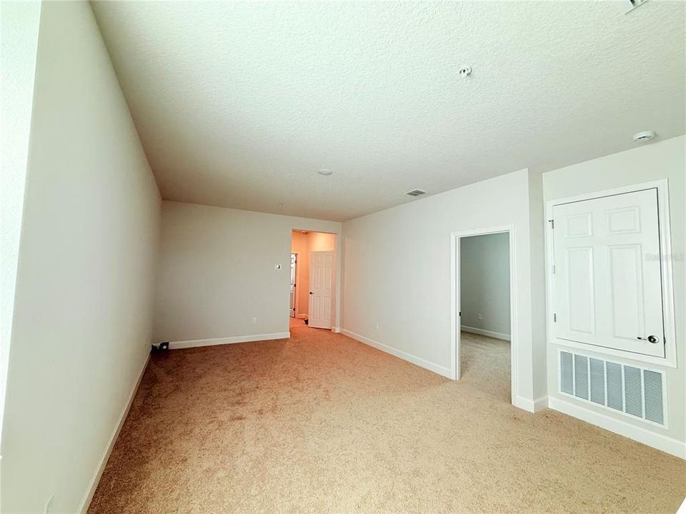 For Rent: $2,700 (4 beds, 3 baths, 2498 Square Feet)