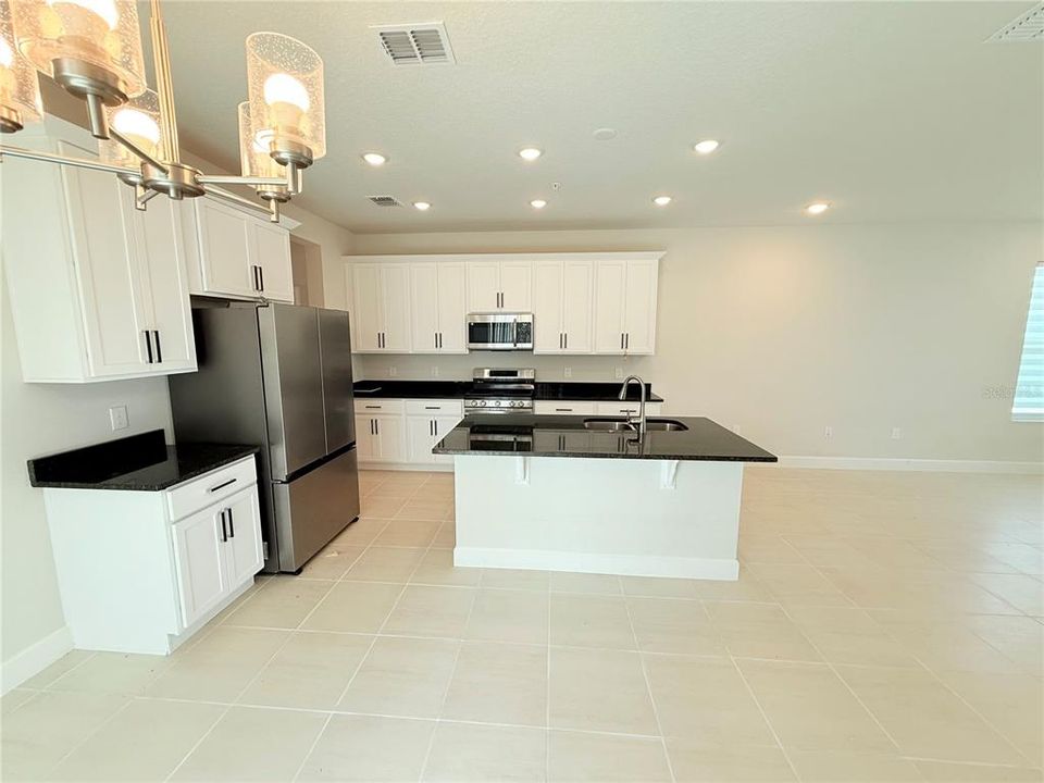 For Rent: $2,700 (4 beds, 3 baths, 2498 Square Feet)
