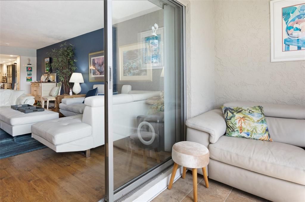 En Venta: $240,000 (2 camas, 2 baños, 1025 Pies cuadrados)