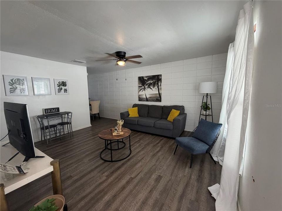 For Rent: $1,800 (2 beds, 1 baths, 1704 Square Feet)