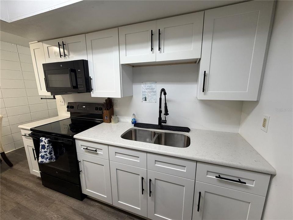 For Rent: $1,800 (2 beds, 1 baths, 1704 Square Feet)