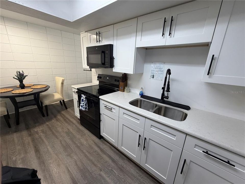For Rent: $1,800 (2 beds, 1 baths, 1704 Square Feet)