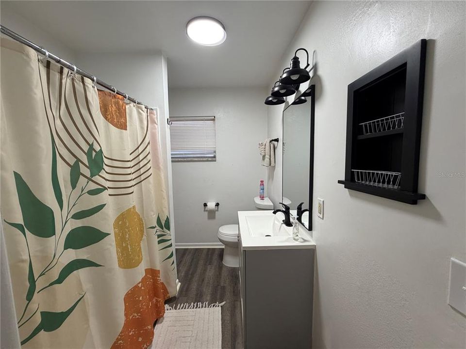 For Rent: $1,800 (2 beds, 1 baths, 1704 Square Feet)