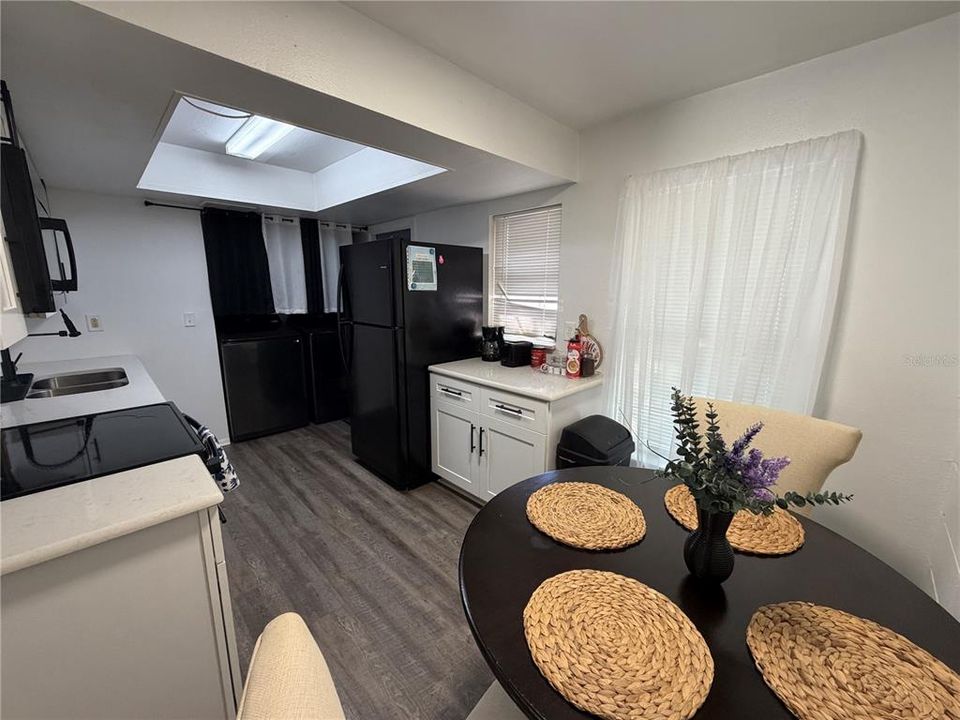For Rent: $1,800 (2 beds, 1 baths, 1704 Square Feet)