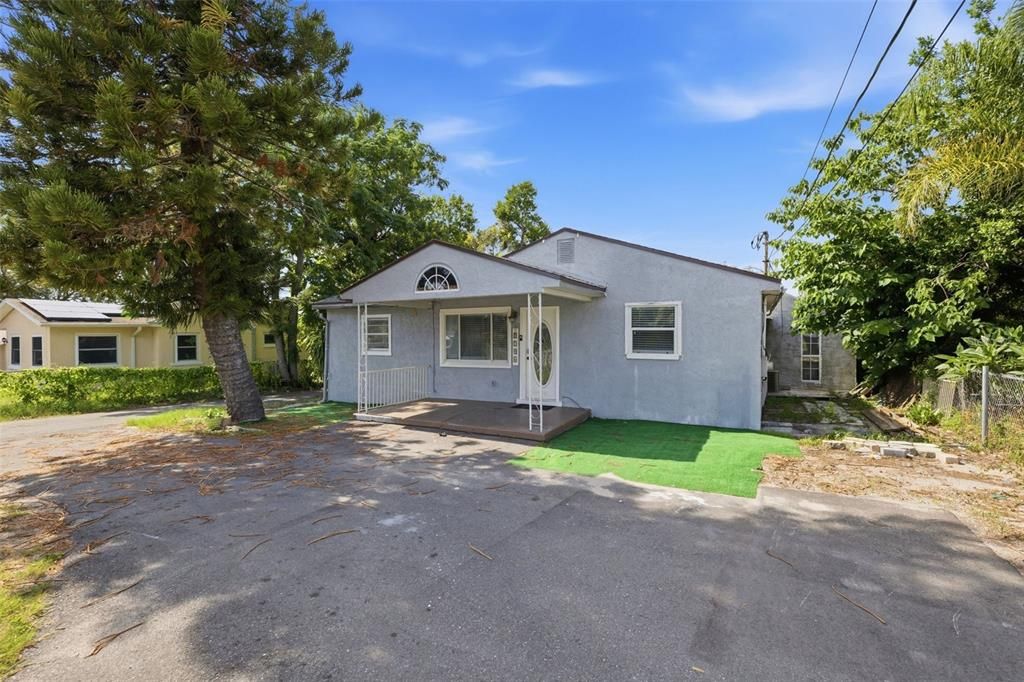 For Rent: $2,500 (3 beds, 2 baths, 1576 Square Feet)