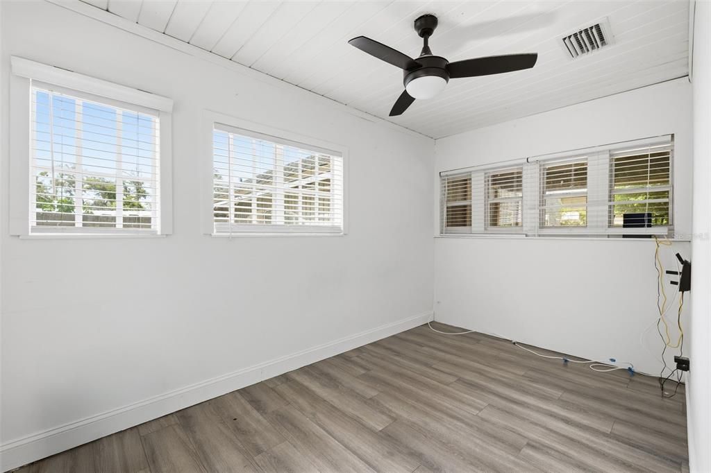 For Rent: $2,500 (3 beds, 2 baths, 1576 Square Feet)