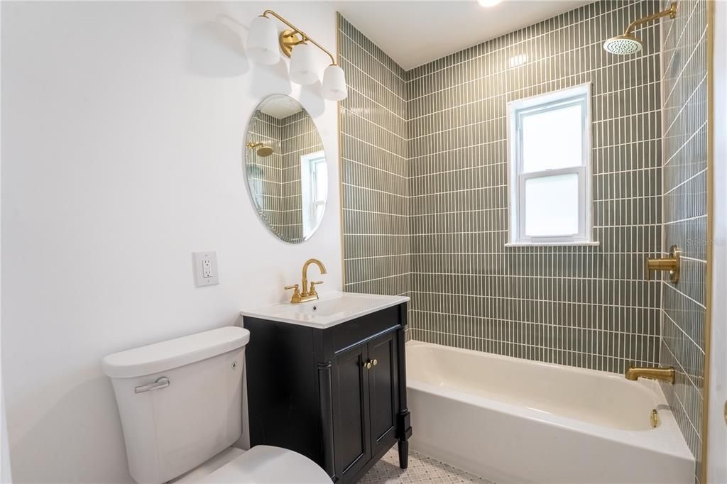 En Venta: $499,000 (3 camas, 2 baños, 1100 Pies cuadrados)