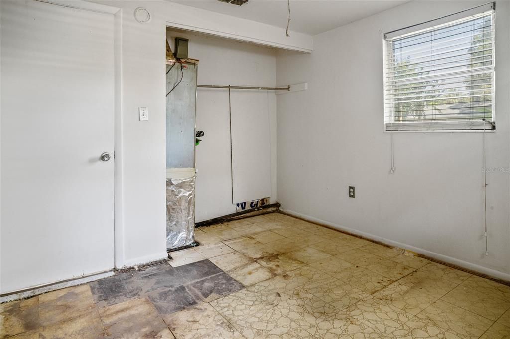 For Sale: $265,000 (0 beds, 0 baths, 812 Square Feet)