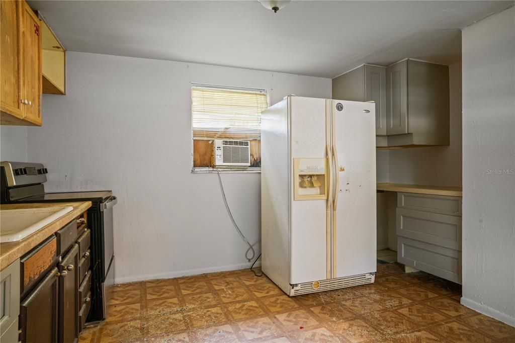 For Sale: $265,000 (0 beds, 0 baths, 812 Square Feet)