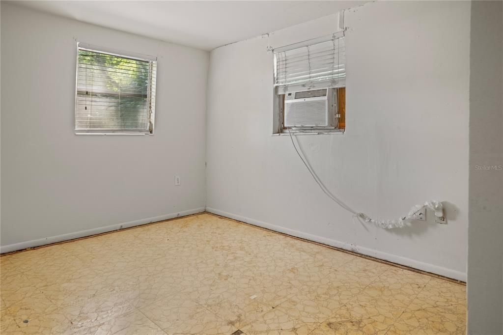For Sale: $265,000 (0 beds, 0 baths, 812 Square Feet)