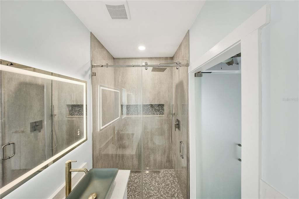 For Rent: $6,000 (3 beds, 2 baths, 1297 Square Feet)