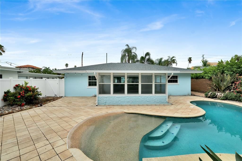 For Rent: $6,000 (3 beds, 2 baths, 1297 Square Feet)