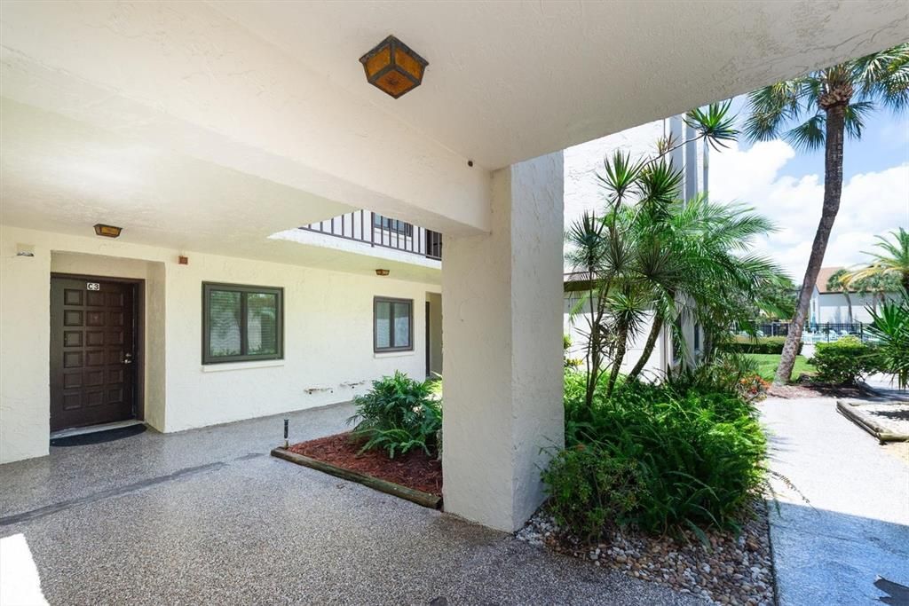 For Sale: $124,900 (1 beds, 1 baths, 682 Square Feet)