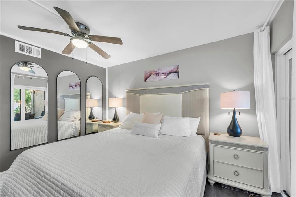 For Sale: $124,900 (1 beds, 1 baths, 682 Square Feet)