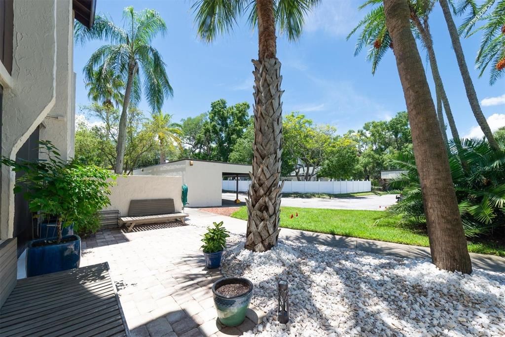 For Sale: $124,900 (1 beds, 1 baths, 682 Square Feet)
