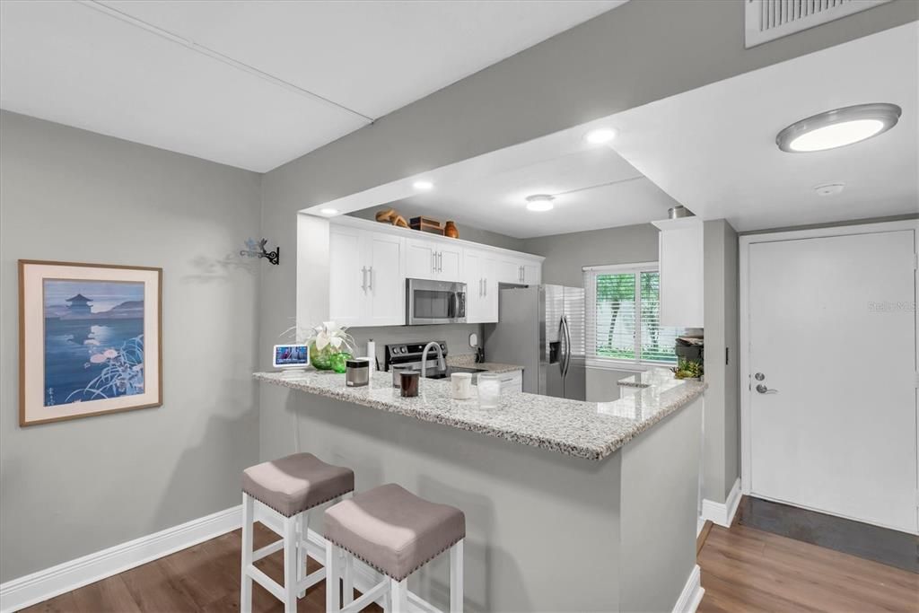 For Sale: $124,900 (1 beds, 1 baths, 682 Square Feet)
