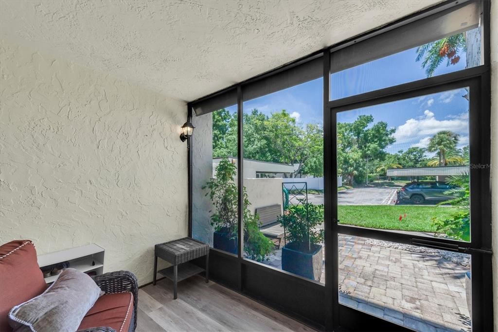 For Sale: $124,900 (1 beds, 1 baths, 682 Square Feet)