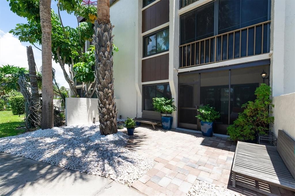 For Sale: $124,900 (1 beds, 1 baths, 682 Square Feet)
